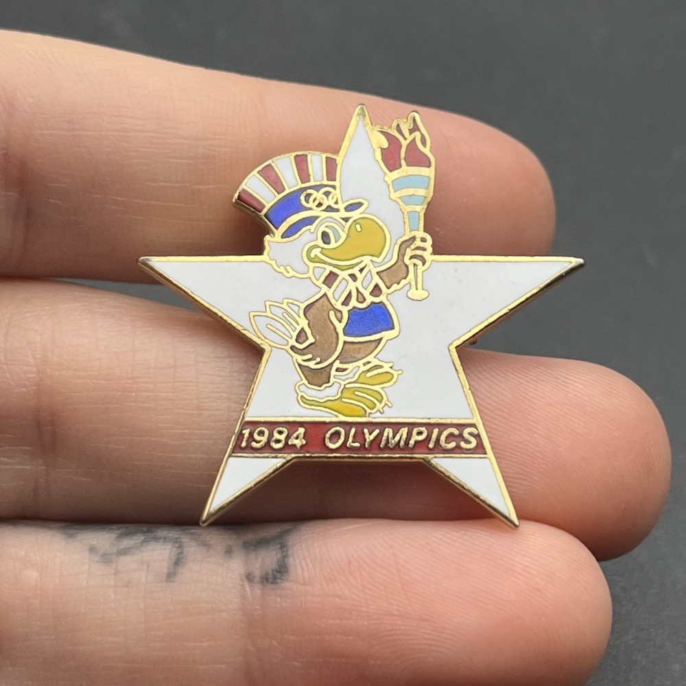 1984 Los Angeles Olympics Sam The Eagle Star Holding Olympic Torch Lapel Hat Pin